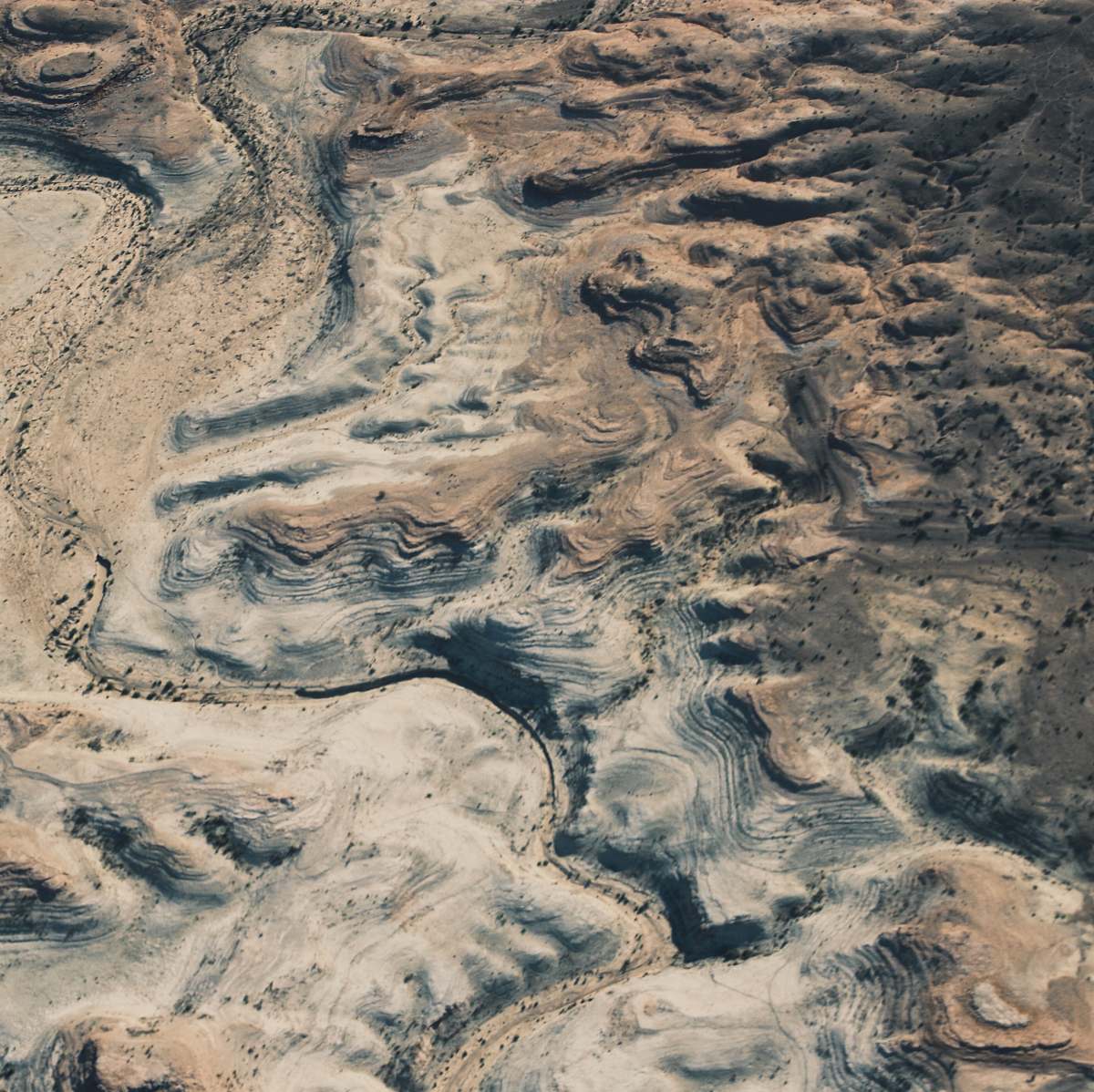 mountain photo of brown dirt grand canyon national park